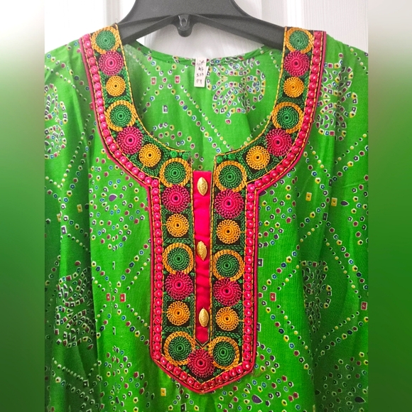 Embroidered tunic top. SZ Large. - Picture 4 of 8